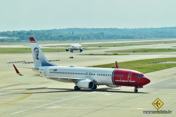 Boeing 737-8JP